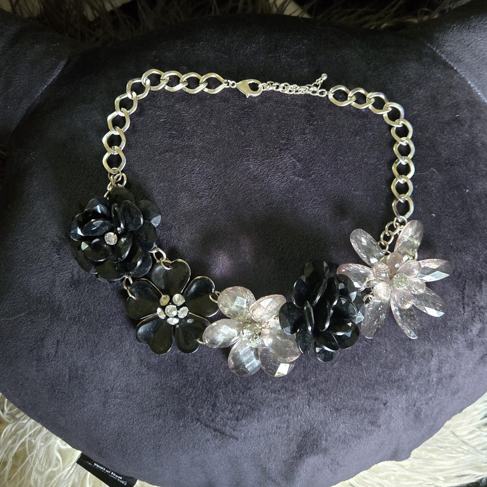 Black and Clear Flower Chunky Silver Necklace